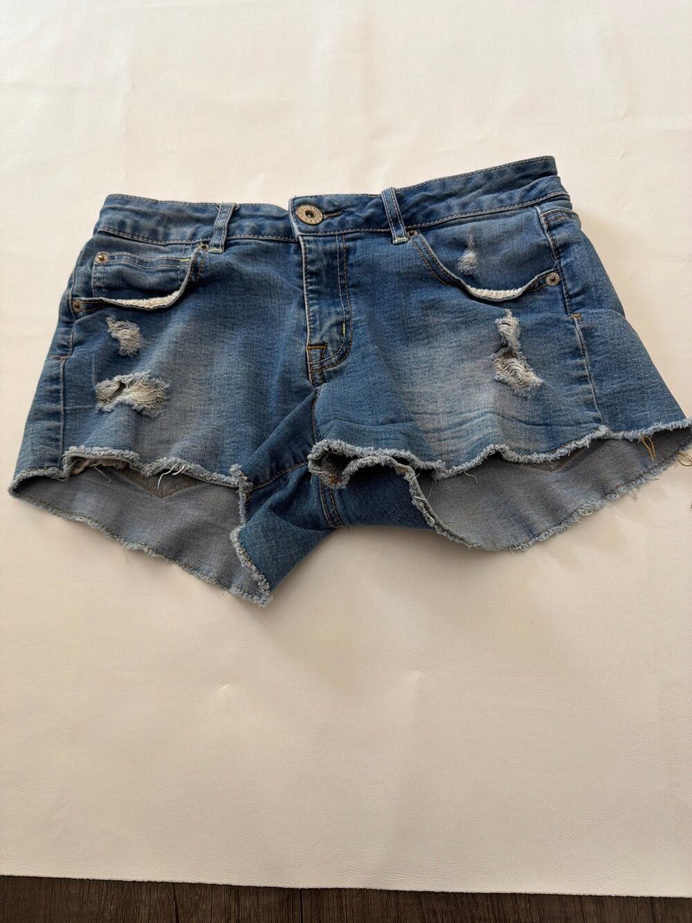 Bongo shorts size 9 distress